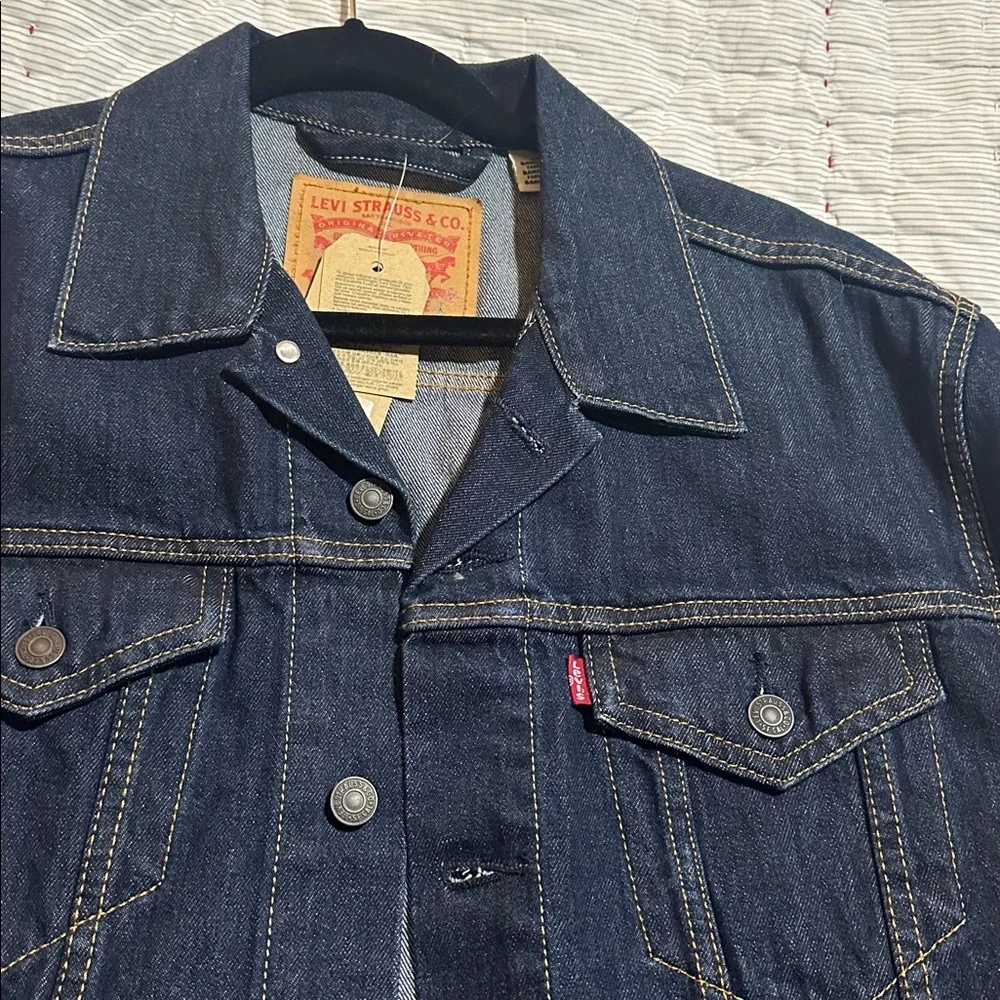 Levi’s denim jacket new w/ tags - Picture 2 of 4